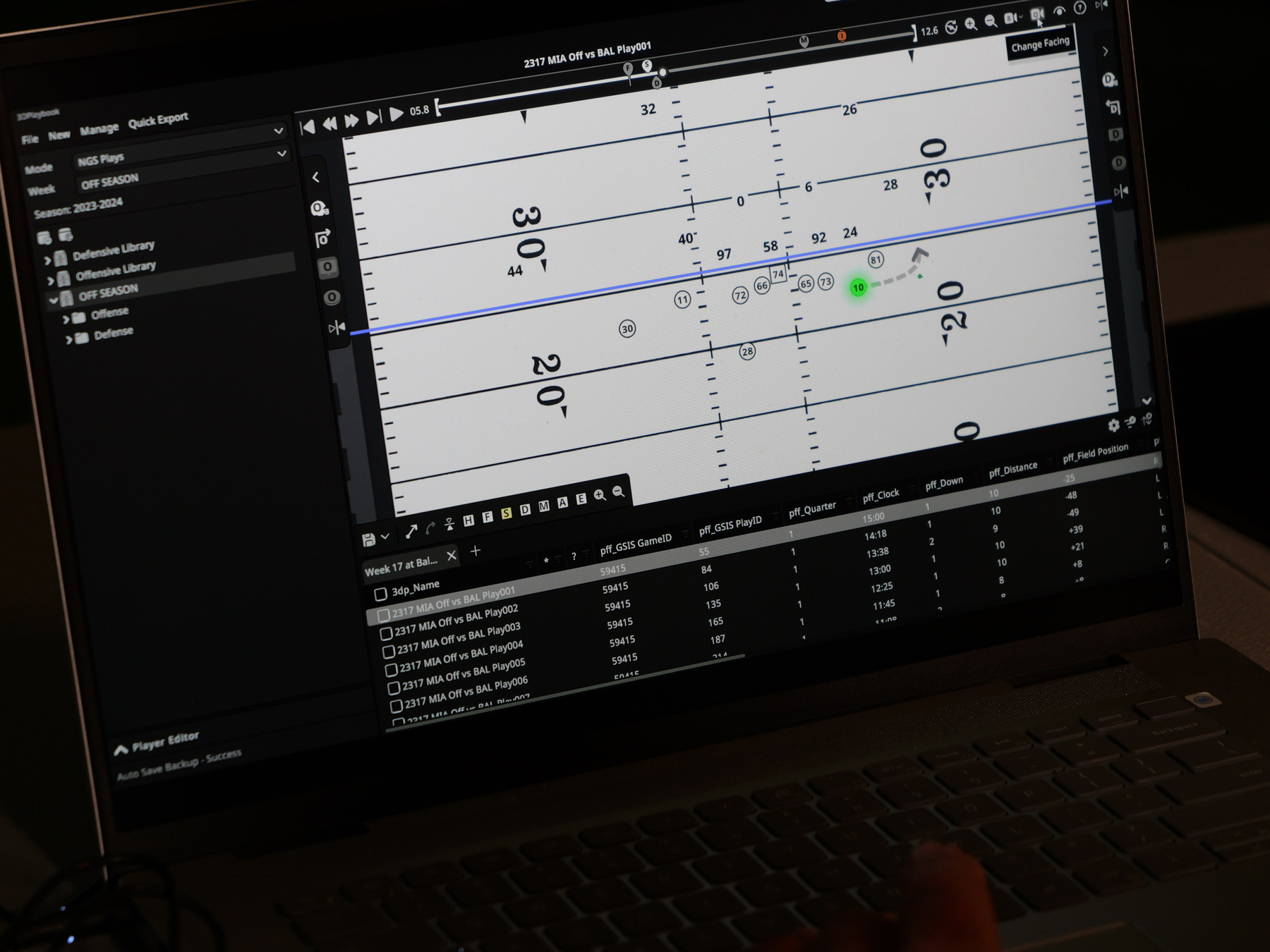 The formation screen in 3D Playbook allows a coach to change and customize details of each play, including pre-snap motions. On the set-up screen, individuals show up at Xs for defense and Os for offense. Lines show their motion.